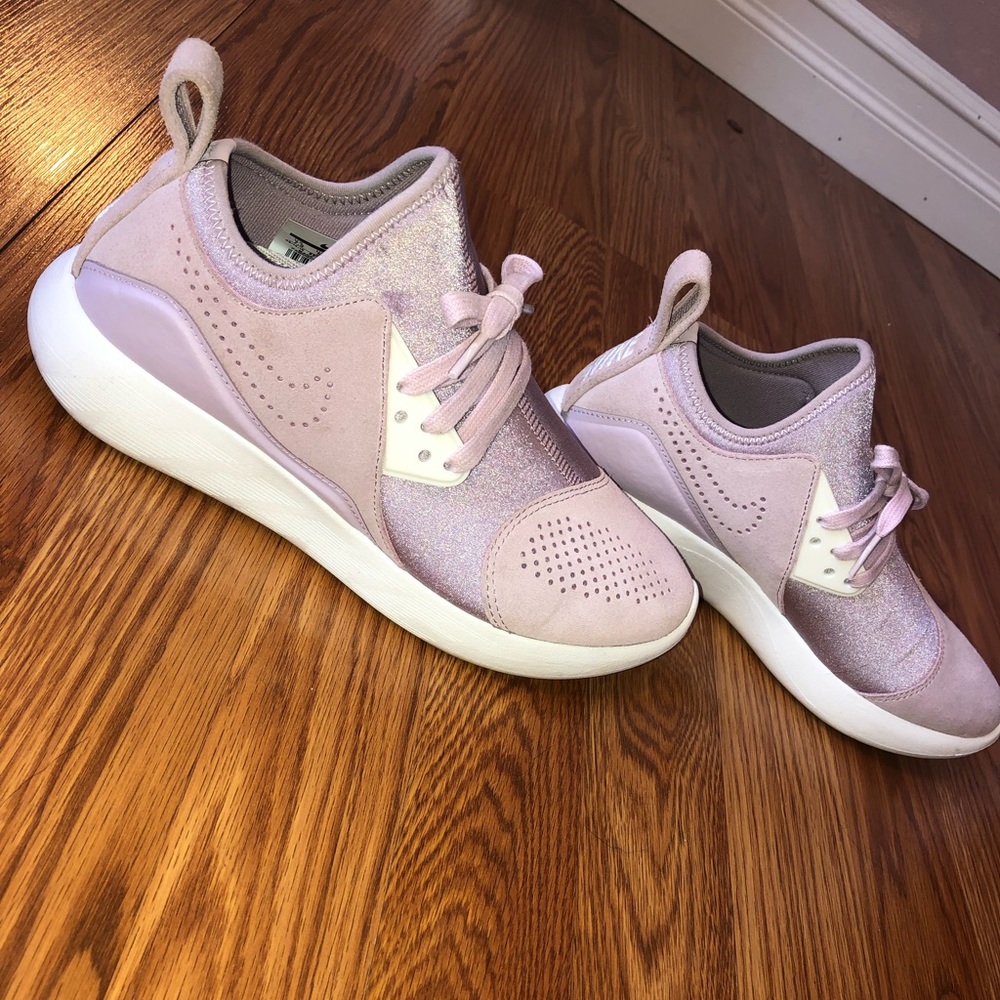 Women’s lilac Nike sneakers